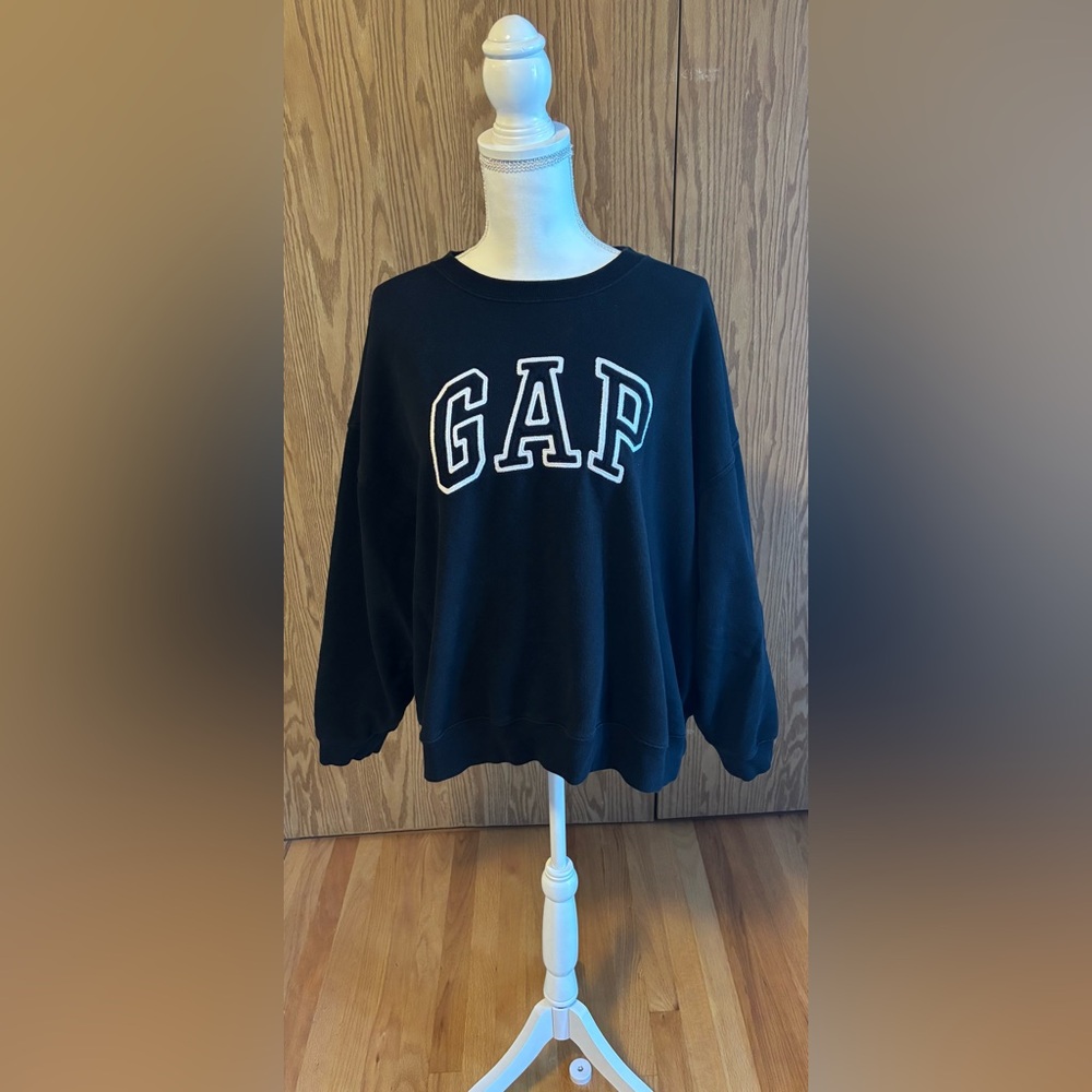 GAP Women's Black Crew Neck Sweater